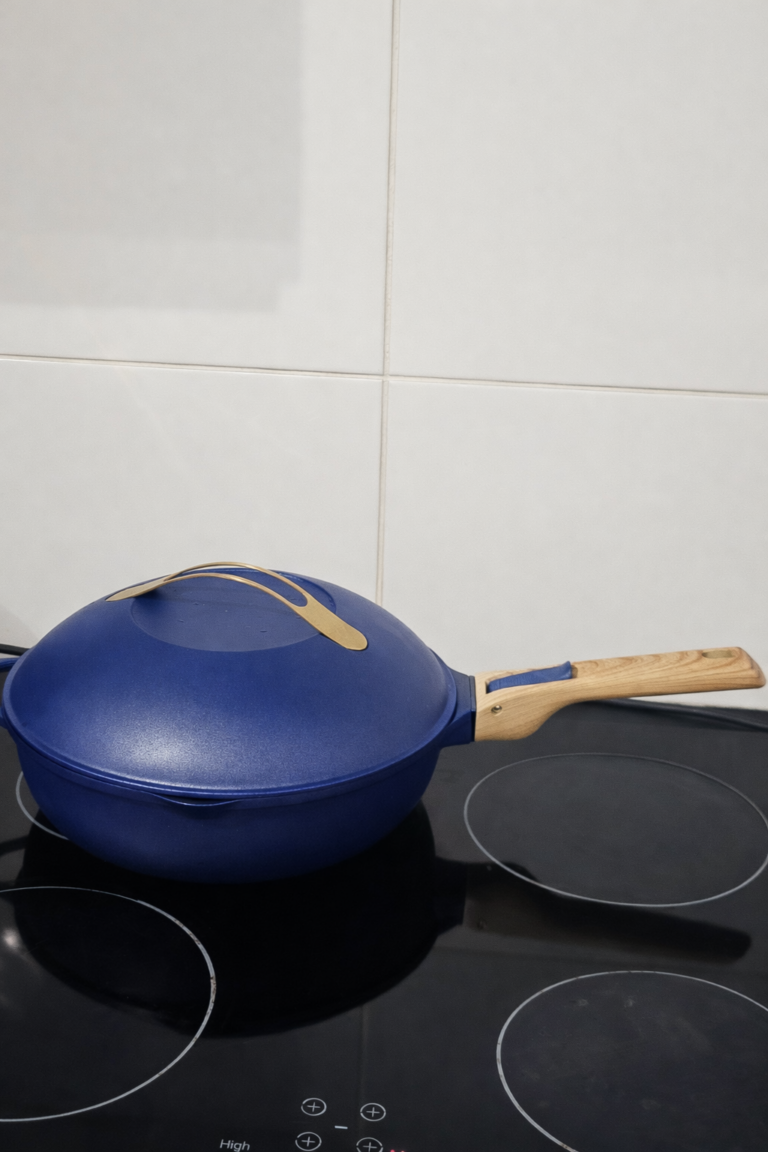 cuisson des aliments pour bébé à la poêle avec couvercle