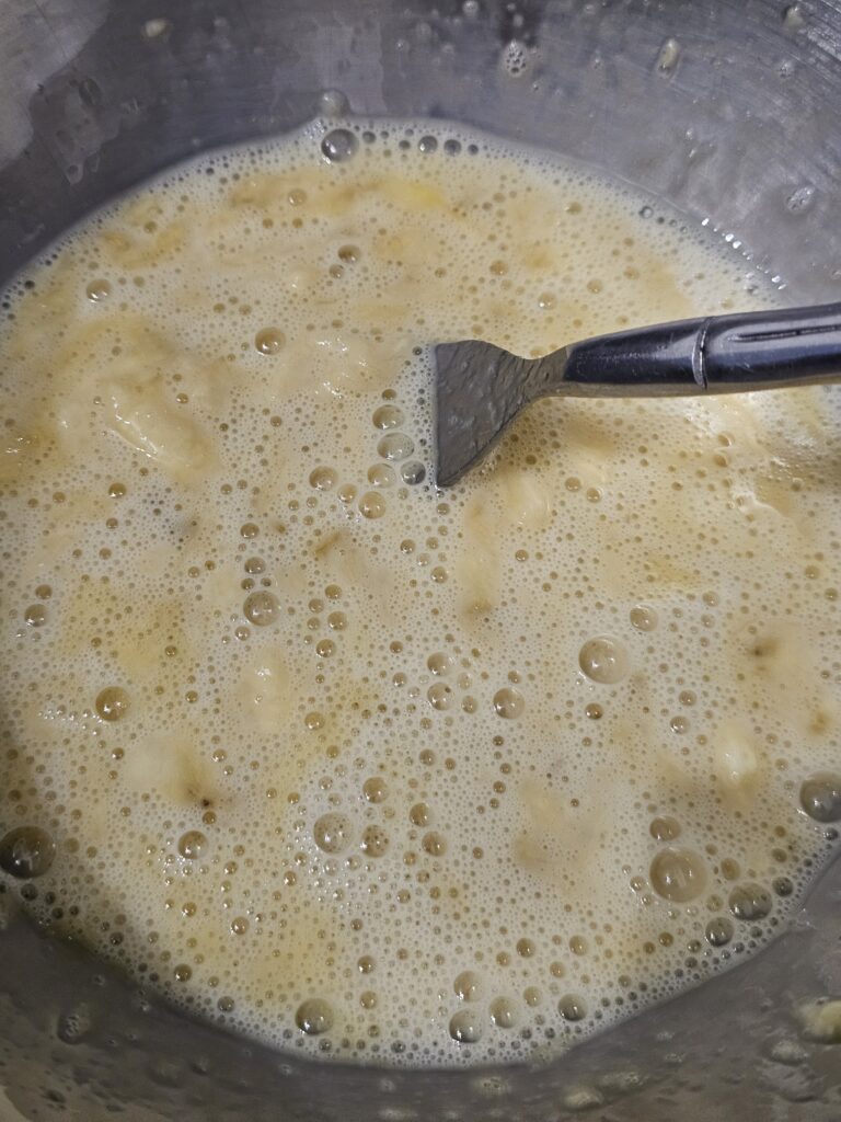 mélange banane œufs pour pancakes